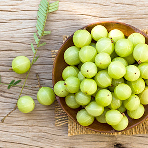 A bowl of grapes.