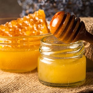 Raw Honey: The Healthy Benefits of Locally-Grown Nectar